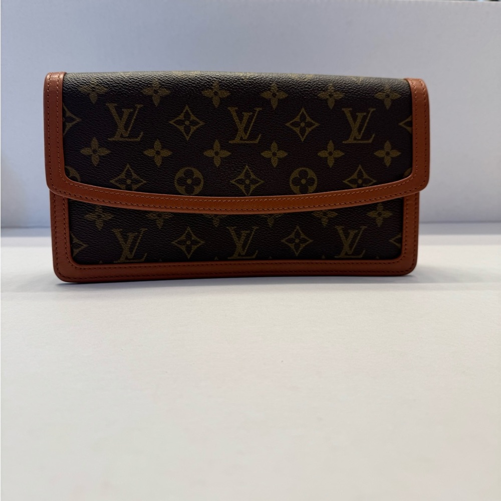 Louis Vuitton GM DAME Monogram Pochette Clutch